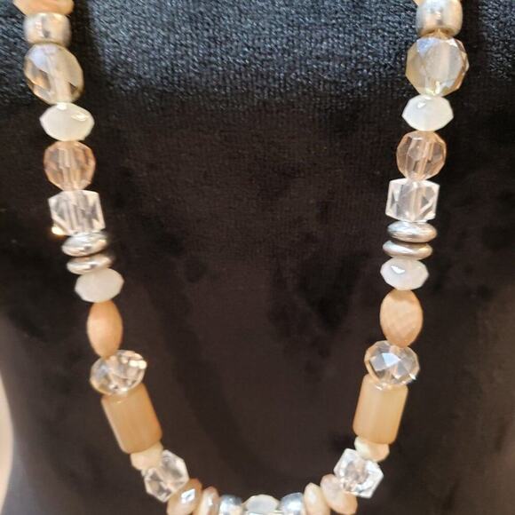 Womens Fashion Clear Cloudy Translucent Beads Collar Necklace with Lobster Clasp - Picture 3 of 6